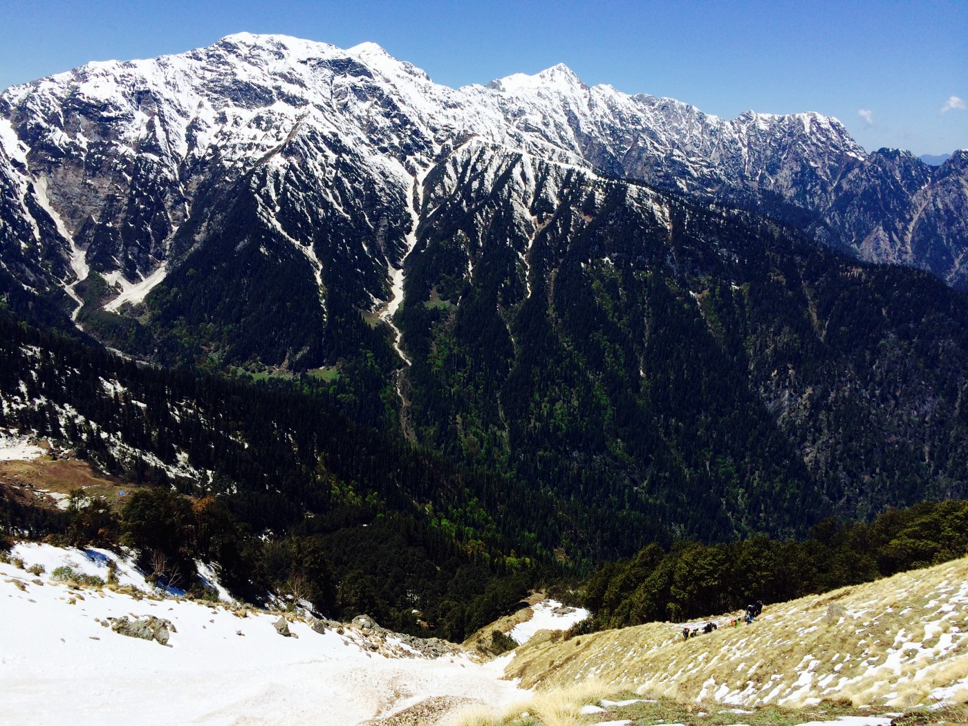 Grandeur mountain range with valley